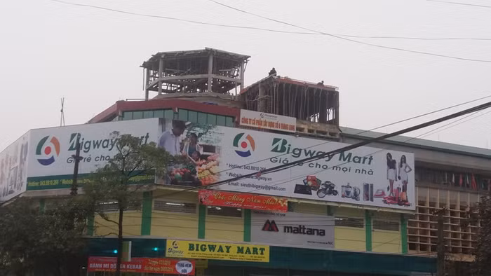 Một trong hàng loạt công trình xây dựng trái phép tại trụ sở Công ty số 6 Thăng Long. Ảnh Trần Việt.