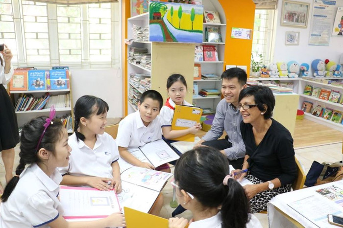 Trước đó, đoàn thẩm định từ Hoa Kỳ đã đến làm việc tại Ban Mai ngày 11/10. Các học sinh đã trực tiếp thực hiện school tour, tự tin giới thiệu về những kết quả trường Ban Mai đã đạt được sau hơn 3 năm triển khai chương trình The Leader in Me. Ảnh: Nhà trường cung cấp