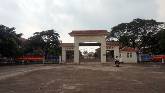 Nhiều giáo viên ở Trường Trung học sơ sở Hậu Nghĩa từ tháng 9/2018 đến nay chưa được nhận lương. (Ảnh: Báo Long An)