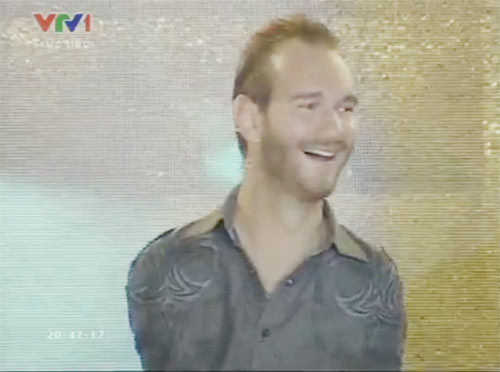 Nick trong buổi diễn thuyết tại TP. Hồ Chí Minh. Nick trong buổi diễn thuyết tại TP. Hồ Chí Minh.