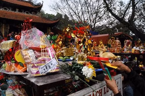 Thượng tọa Thích Nhật Từ: "Tiền bạc để lì xì cho con cháu, giúp ích cho người đời chứ tuyệt đối nói không với giấy tờ, vàng mã". (Ảnh: Nguyễn Tất Định)