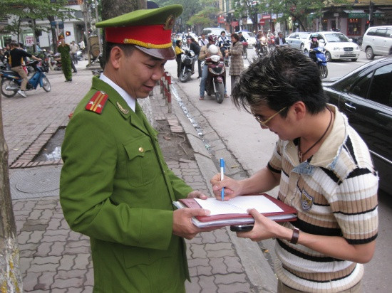 Thêm một chiến sĩ công an khác hâm mộ Mr Đàm Thêm một chiến sĩ công an khác hâm mộ Mr Đàm