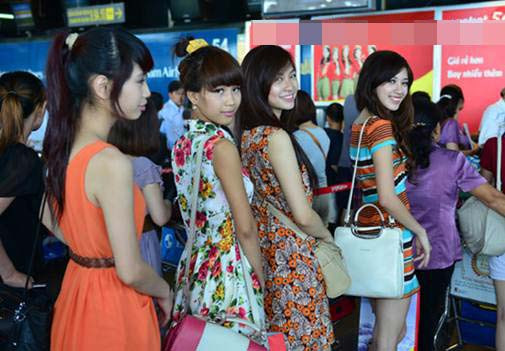 Hãng hàng không này là nhà tài trợ vận chuyển cho cuộc thi hoa khôi, vì vậy các thí sinh được đi lại rất nhiều khu vực trên đất nước trong quá trình diễn ra cuộc thi Hãng hàng không này là nhà tài trợ vận chuyển cho cuộc thi hoa khôi, vì vậy các thí sinh được đi lại rất nhiều khu vực trên đất nước trong quá trình diễn ra cuộc thi