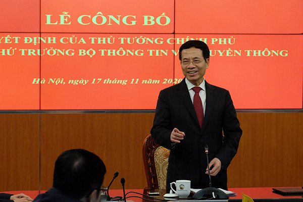 Bộ trưởng Nguyễn Mạnh Hùng: "Tân Thứ trưởng Nguyễn Huy Dũng có nhiều khát vọng cống hiến". Ảnh: Vietnamnet.vn Bộ trưởng Nguyễn Mạnh Hùng: "Tân Thứ trưởng Nguyễn Huy Dũng có nhiều khát vọng cống hiến". Ảnh: Vietnamnet.vn