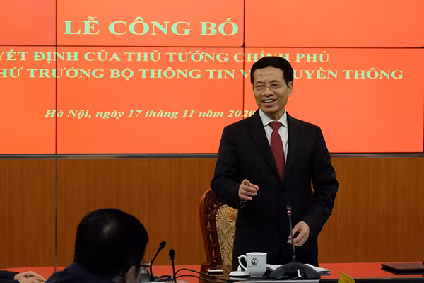 Bộ trưởng Nguyễn Mạnh Hùng: "Tân Thứ trưởng Nguyễn Huy Dũng có nhiều khát vọng cống hiến". Ảnh: Vietnamnet.vn