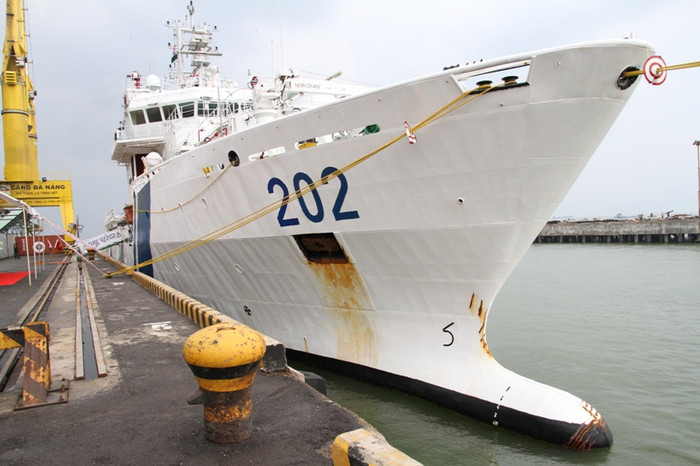 Tàu SAMUDRA PAHEREDAR dài 95m, lượng giãn nước 4.300 tấn, có thể di chuyển với tốc độ tối đa 20,5 hải lý/h, tầm hoạt động 6.500 hải lý và có thể lênh đênh trên biển liên tục 20 ngày.