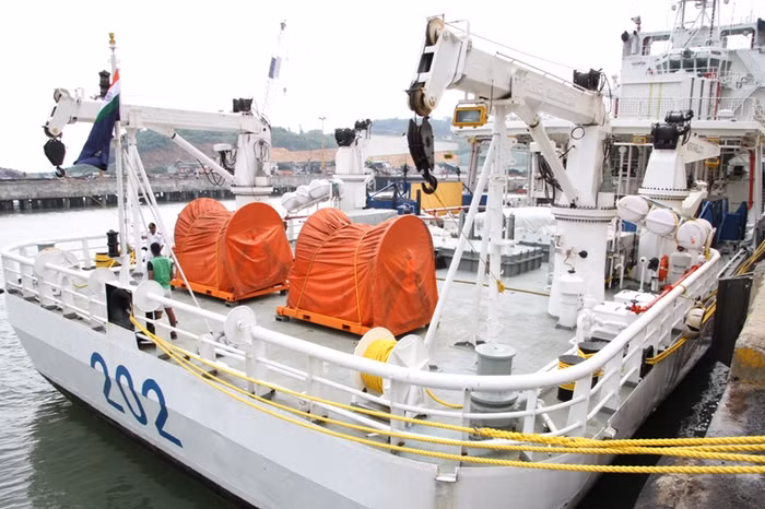 Tàu SAMUDRA PAHEREDAR là tàu kiểm soát ô nhiễm thứ hai của Lực lượng Bảo vệ bờ biển Ấn Độ, được đưa vào hoạt động từ ngày 20/7/2012.