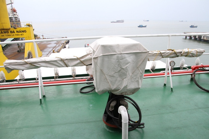 Một số vũ khí trên tàu.