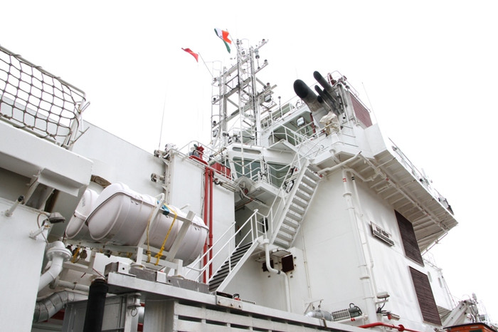 Ngoài ra, với vai trò là tàu cảnh sát biển, tàu SAMUDRA PAHEREDAR cũng có thể thực hiện nhiệm vụ như giám sát, phòng vệ, tìm kiếm cứu nạn và sơ tán y tế.