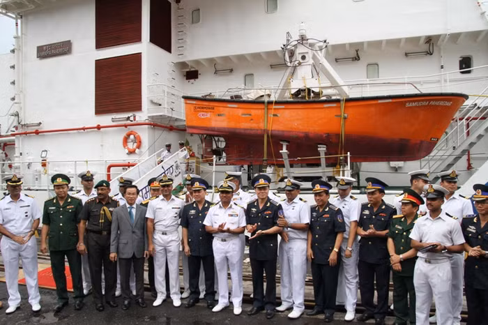 Trong ba ngày thăm Đà Nẵng, các sỹ quan, thủy thủ trên tàu sẽ gặp gỡ lãnh đạo UBND thành phố Đà Nẵng; lãnh đạo Quân khu 5, Bộ Tư lệnh Cảnh sát biển Vùng II; Bộ Chỉ huy Quân sự thành phố; giao hữu bóng chuyền với Bộ Tư lệnh Vùng Cảnh sát biển II; tham quan các danh lam thắng cảnh Đà Nẵng, Hội An…