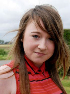 Nữ sinh 14 tuổi này đã bị đình chỉ học vì dùng thuốc lắc và rượu ngay trong sân trường. Nữ sinh 14 tuổi này đã bị đình chỉ học vì dùng thuốc lắc và rượu ngay trong sân trường.