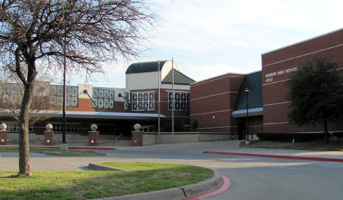 Trường Trung học Hebron nữ sinh này đang theo học.