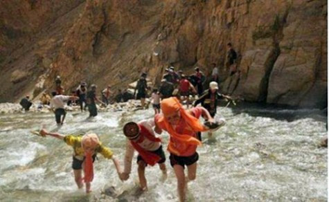 Cuộc hành trình từ nhà đến trường dài tới 2 ngày. Chùm ảnh: Tìm giải pháp cải thiện khả năng học hỏi của trẻ Chùm ảnh: Chủ tịch nước trồng cây lưu niệm tại Trường ĐH KHXH & NV Chùm ảnh: Học sinh Hà Nội co ro trong cái lạnh đầu mùa