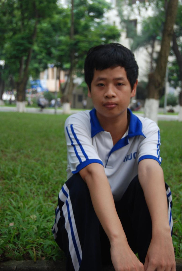Bùi Văn Ánh, sinh viên Trường ĐH Xây dựng tuy có hoàn cảnh gia đình éo le nhưng vẫn luôn đạt thành tích cao trong học tập. (Ảnh: Đỗ Quyên Quyên). Bùi Văn Ánh, sinh viên Trường ĐH Xây dựng tuy có hoàn cảnh gia đình éo le nhưng vẫn luôn đạt thành tích cao trong học tập. (Ảnh: Đỗ Quyên Quyên).