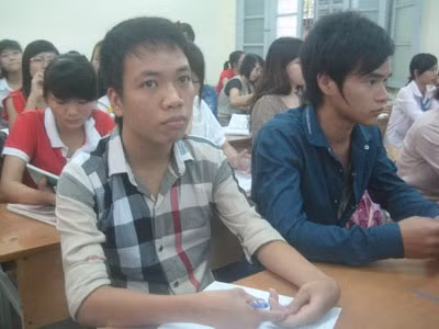 Đặng Thế Lịch trên giảng đường Đại học. Đặng Thế Lịch trên giảng đường Đại học.