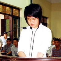 Bị cáo Nguyễn Thị Lệ Giang trước vành móng ngựa. Bị cáo Nguyễn Thị Lệ Giang trước vành móng ngựa.