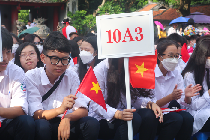 Học sinh lớp 10 trường trung học phổ thông Đinh Tiên Hoàng. Ảnh: Doãn Nhàn