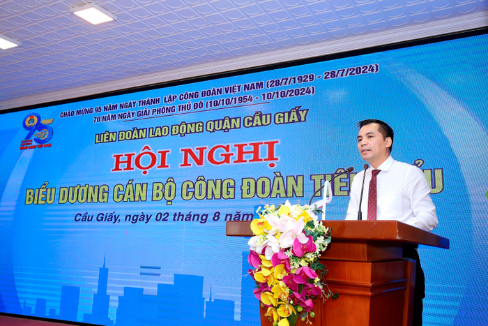 Ông Lê Đình Hùng - Ủy viên Ban Chấp hành Tổng Liên đoàn lao động Việt Nam, Phó Chủ tịch Thường trực Liên đoàn lao động thành phố Hà Nội phát biểu. EC9A4554.JPG