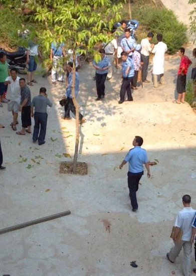 Hiện trường vụ nổ là văn phòng điều hành dự án đã bị công an phong tỏa Hiện trường vụ nổ là văn phòng điều hành dự án đã bị công an phong tỏa