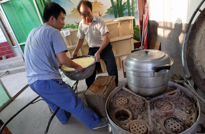 Các công đoạn để có được 1 tấm bánh đa thành phẩm Các công đoạn để có được 1 tấm bánh đa thành phẩm