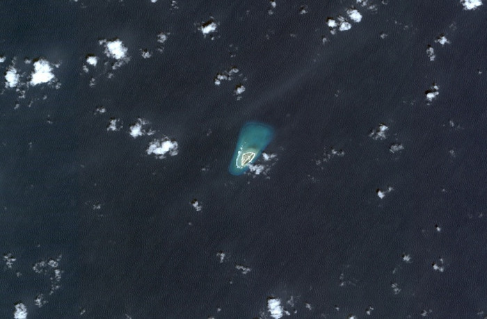 Sân bay trên đảo Trường Sa nằm trong quần đảo Trường Sa thuộc chủ quyền Việt Nam hiện do Hải quân nhân dân Việt Nam quản lý