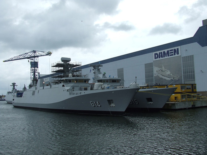 Hình ảnh hộ vệ hạm lớp Sigma số hiệu 614 đang neo đậu trong cảng Hình ảnh hộ vệ hạm lớp Sigma số hiệu 614 đang neo đậu trong cảng