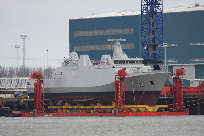 Tàu hộ tống hạng nhẹ lớp Sigma do Hà Lan chế tạo có nhiều kích cỡ khác nhau tùy theo đơn đặt hàng, tờ Quân giải phóng đánh giá 4 chiếc tàu hộ vệ của Hải quân Việt Nam tương tự như 4 tàu Hải quân Indonesia cũng vừa mới sắm từ Hà Lan Tàu hộ tống hạng nhẹ lớp Sigma do Hà Lan chế tạo có nhiều kích cỡ khác nhau tùy theo đơn đặt hàng, tờ Quân giải phóng đánh giá 4 chiếc tàu hộ vệ của Hải quân Việt Nam tương tự như 4 tàu Hải quân Indonesia cũng vừa mới sắm từ Hà Lan