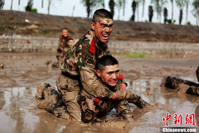 Kiểm tra chiến năng lực đấu giáp lá cà, khống chế đối tượng khủng bố Kiểm tra chiến năng lực đấu giáp lá cà, khống chế đối tượng khủng bố