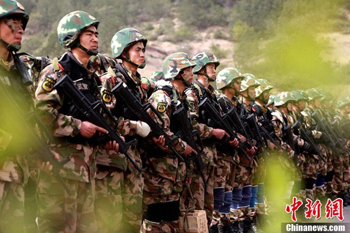 Xếp thành đội ngũ trước mỗi khoa mục kiểm tra Xếp thành đội ngũ trước mỗi khoa mục kiểm tra