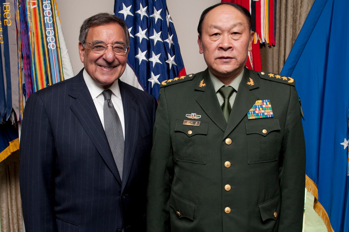 Ông chủ Lầu Năm Góc và người đồng nhiệm đến từ Trung Quốc chụp ảnh lưu niệm