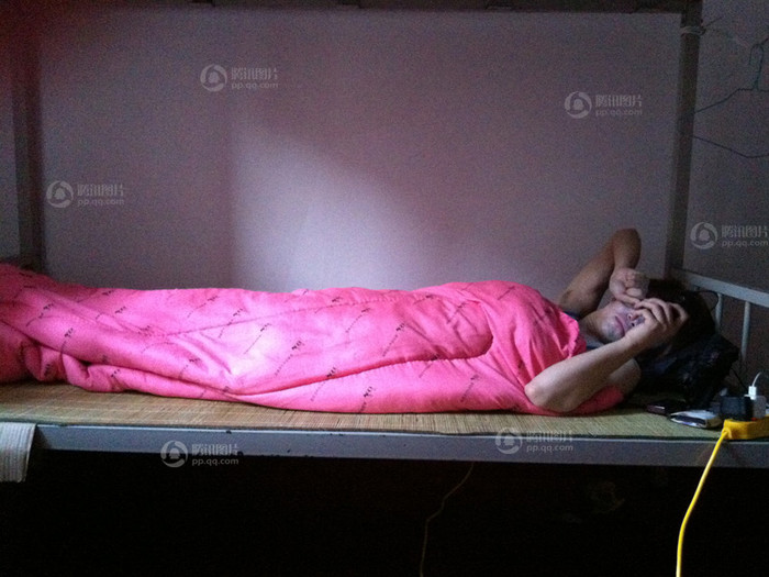 Lý, một thanh niên sinh năm 1992 bán thận lấy tiền trả nợ và giúp bạn gái có chi phí học nghề cắt tóc, gội đầu Lý, một thanh niên sinh năm 1992 bán thận lấy tiền trả nợ và giúp bạn gái có chi phí học nghề cắt tóc, gội đầu