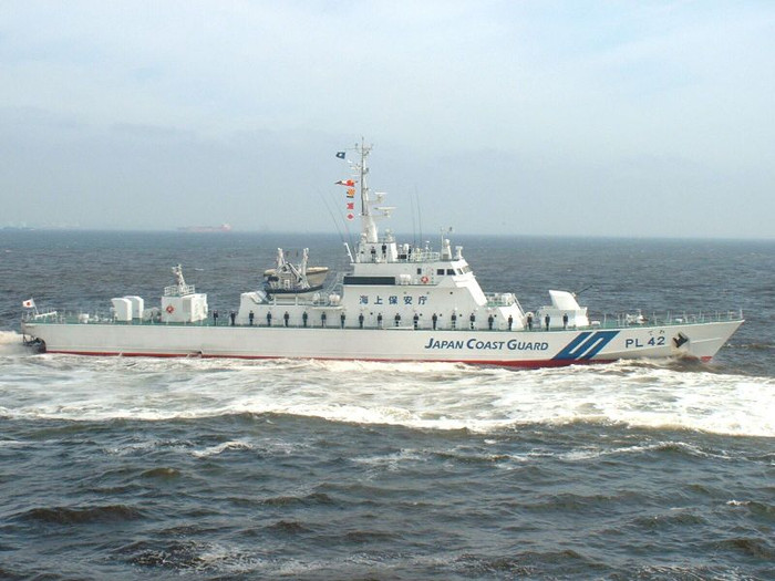 Tàu tuần tra cảnh sát biển Nhật Bản đang hoạt động trên biển Tàu tuần tra cảnh sát biển Nhật Bản đang hoạt động trên biển