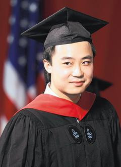 Lần đầu tiên xuất hiện trước ống kính phóng viên sau một thời gian im lặng vì biến cố gia đình Lần đầu tiên xuất hiện trước ống kính phóng viên sau một thời gian im lặng vì biến cố gia đình