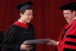 Bạc Qua Qua nhận bằng tốt nghiệp thạc sĩ chuyên ngành Hành chính công Bạc Qua Qua nhận bằng tốt nghiệp thạc sĩ chuyên ngành Hành chính công