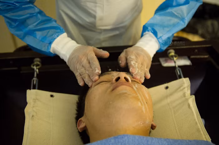 Rửa mặt cho sạch trước lúc "vãng sinh" thế giới bên kia