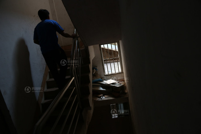 Tiến không ngờ được sau khi phẫu thuật mất hơn 3 tháng mới hồi phục sức khỏe, số tiền bán thận cũng hết mà khoản nợ ngày càng đội lên Tiến không ngờ được sau khi phẫu thuật mất hơn 3 tháng mới hồi phục sức khỏe, số tiền bán thận cũng hết mà khoản nợ ngày càng đội lên