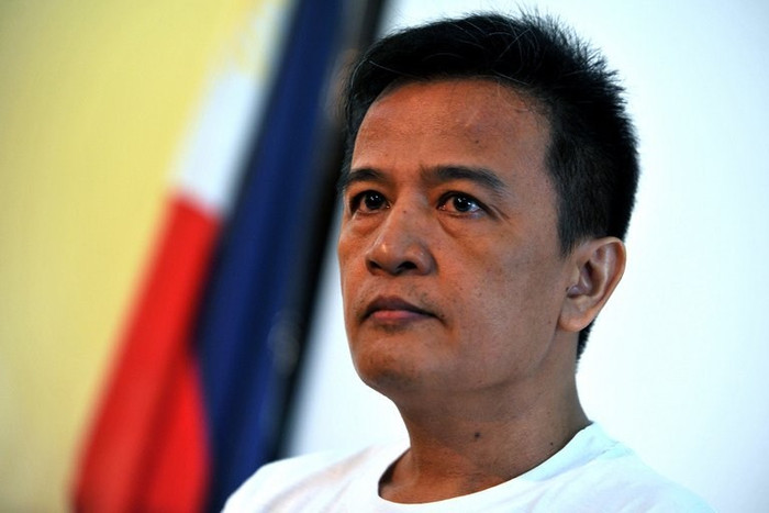 Ra bãi cạn Scarborough là quyền của công dân Philippines, ông Aquino tôn trọng, nhưng điều đó không có lợi cho chính phủ Philippines đang nỗ lực đàm phán với Trung Quốc. Chỉ bằng một cuộc điện thoại, ông Aquino đã kiểm soát được tình hình