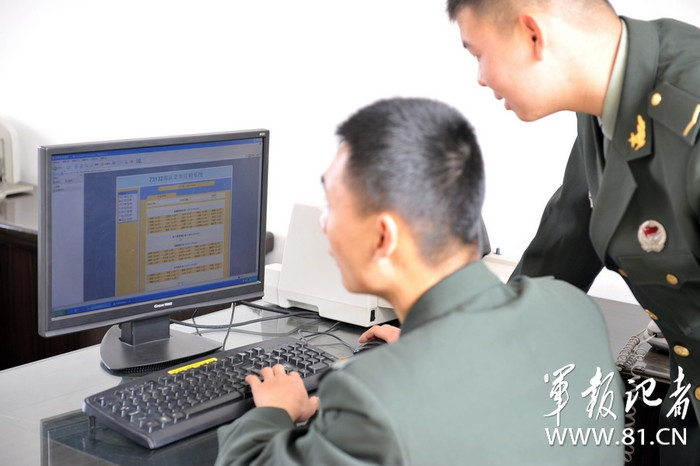 Kiểm tra công tác đảm bảo hậu cần, ăn uống cho binh sĩ