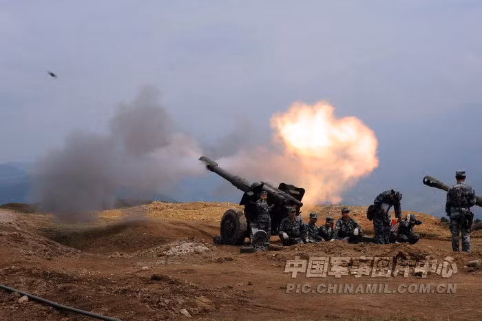 Pháo binh dự bị quân khu Thành Đô kiểm tra bắn đạn thật