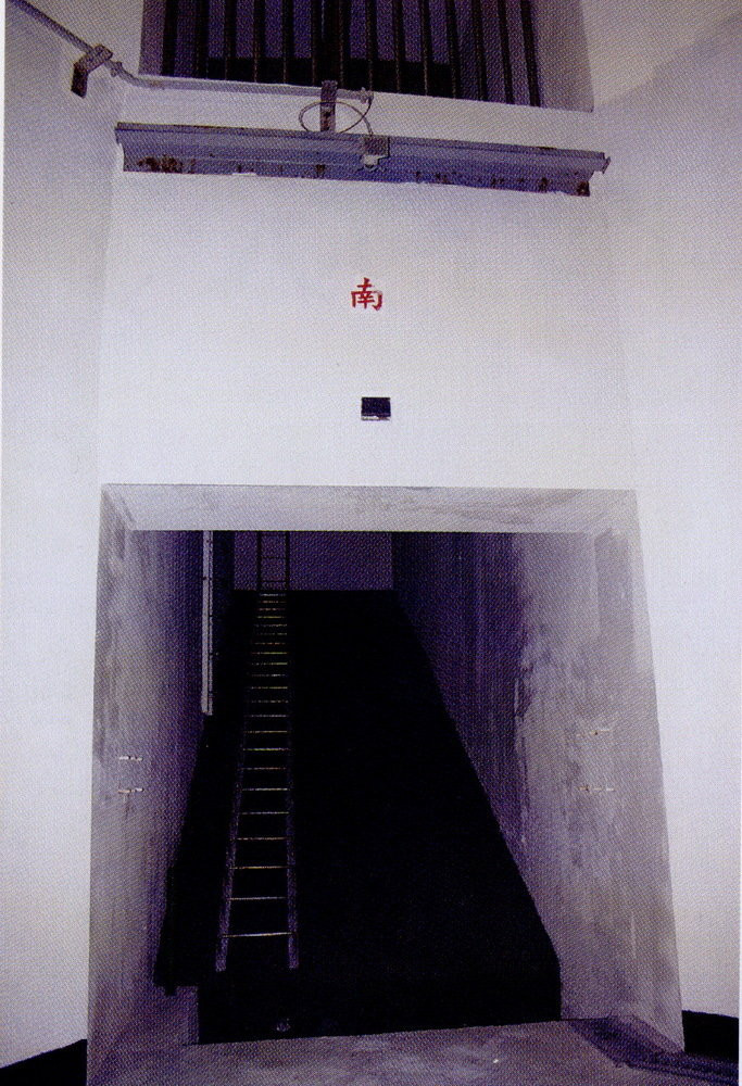 Cửa thoát khí bệ phóng tên lửa Hùng Phong 2E tại căn cứ bí mật Cửa thoát khí bệ phóng tên lửa Hùng Phong 2E tại căn cứ bí mật