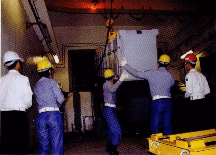 Lực lượng chuyên viên kỹ thuật chuyển tên lửa Hùng Phong 2E Lực lượng chuyên viên kỹ thuật chuyển tên lửa Hùng Phong 2E