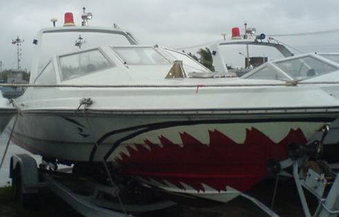 Xuồng cao tốc M-8 của hải quân Đài Loan đang sử dụng trên đảo Ba Bình, tuy nhiên theo số liệu của hải quân Đài Loan, xuồng này có thể chở 8 đến 10 người