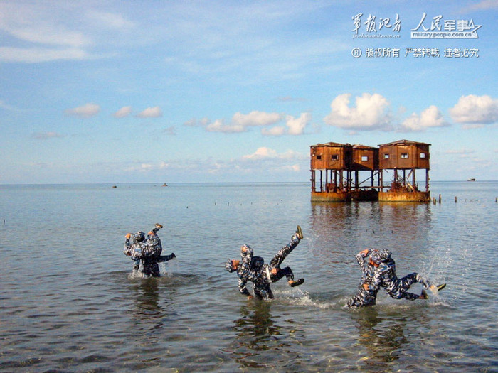 Binh lính Trung Quốc đồn trú trái phép trên biển Đông huấn luyện võ thuật Binh lính Trung Quốc đồn trú trái phép trên biển Đông huấn luyện võ thuật