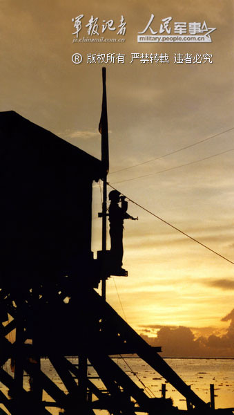 Một chòi canh quân sự Trung Quốc xây dựng trái phép trên biển Đông Một chòi canh quân sự Trung Quốc xây dựng trái phép trên biển Đông