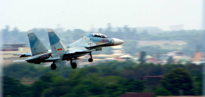 Năm 2010 Việt Nam ký hợp đồng mua 12 chiếc Su-30MKV của Nga, Malaysia và một số nước Đông Nam Á khác cũng đặt hàng các chiến đấu cơ dòng Su-27, Su-30 của Nga nên Moscow dự đinh mở xưởng sữa chữa, nâng cấp máy bay dòng Su tại Việt Nam để phục vụ thị trường Đông Nam Á Năm 2010 Việt Nam ký hợp đồng mua 12 chiếc Su-30MKV của Nga, Malaysia và một số nước Đông Nam Á khác cũng đặt hàng các chiến đấu cơ dòng Su-27, Su-30 của Nga nên Moscow dự đinh mở xưởng sữa chữa, nâng cấp máy bay dòng Su tại Việt Nam để phục vụ thị trường Đông Nam Á