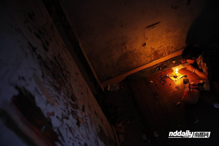 Ánh đèn vụt tắt cũng là lúc đời người chấm dứt