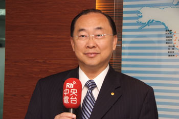 Chiêm Khải Thần, nghị sĩ Đài Loan cùng với Lâm Úc Phương chủ trương đòi hỏi giới chức Đài Loan cần tăng thực lực quân sự đồn trú (trái phép) trên đảo Ba Bình (thuộc quần đảo Trường Sa của Việt Nam -PV)