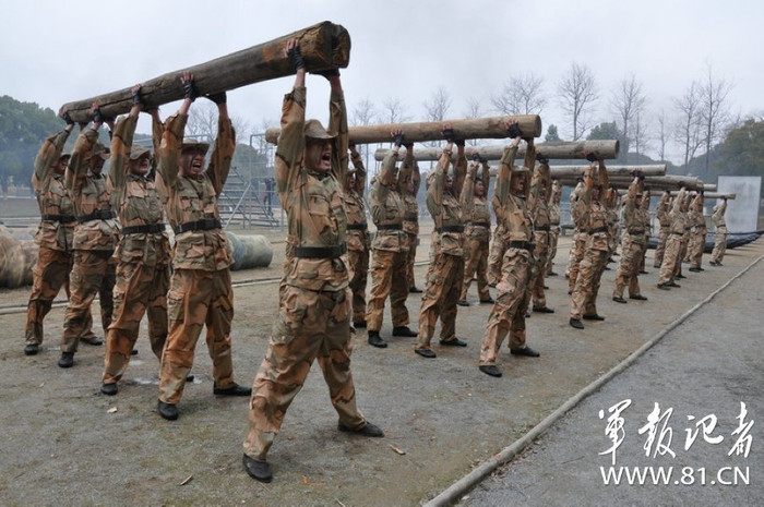 Rèn luyện thể lực và kỉ luật, tính đồng đội