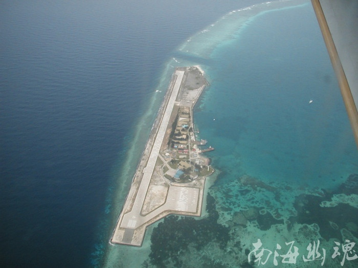 Sân bay quân sự trên đảo Đá Hoa Lau trong quần đảo Trường Sa thuộc chủ quyền Việt Nam do Malaysia chiếm đóng và xây dựng trái phép