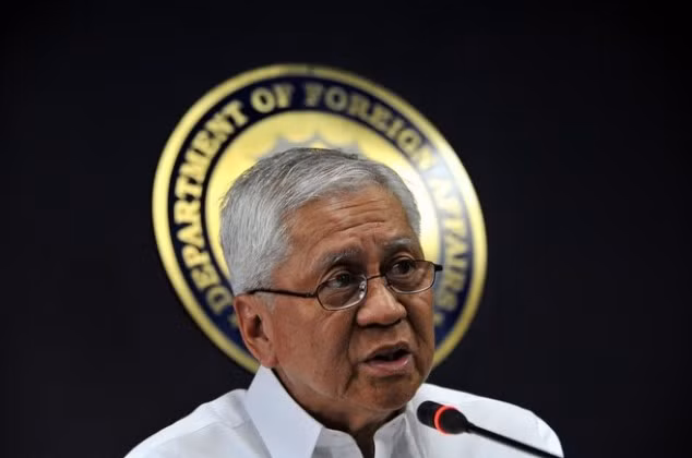 Ngoại trưởng Philippines Albert del Rosario đã liên tục lên tiếng đưa vụ tranh chấp Scarborough ra công luận quốc tế